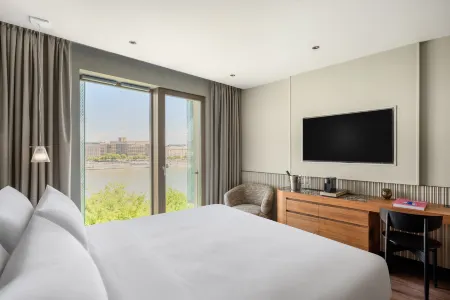 Leon Hotel & Lounge Отели рядом с достопримечательностью «Музей Людвига»