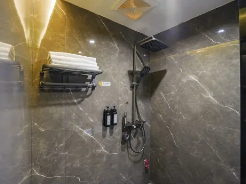 Sanjiang Hotel (Zhaotong Jinhai Building Materials Home City Shenggeng Park Branch)