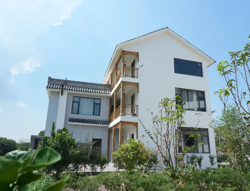 Hutu Jin Ceramic Retreat in Jingdezhen