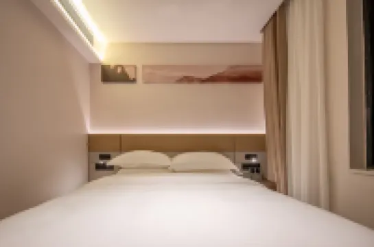 芳華里臻享飯店（清溪文化廣場店） 鹿湖商業中心附近的飯店