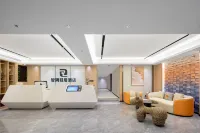Zhiyu Residence Hotel (Wuhan Jianghan Road Pedestrian Street) - parking