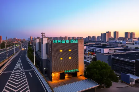 GreenTree Zhixuan Hotel (Hefei Railway Station International Auto City Zhusi Beach Subway Station) Отели рядом с достопримечательностью «Anhui Vocational And Technical College»