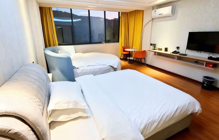 Longli Yurun Galaxy Hotel
