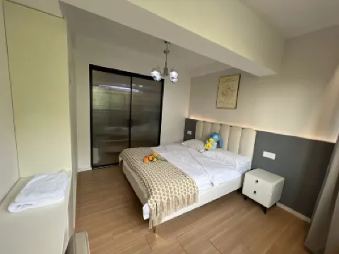 Ruyuan Apartment (Shanghai New International Expo Center Huamu Road Store) Hotels near Century Park