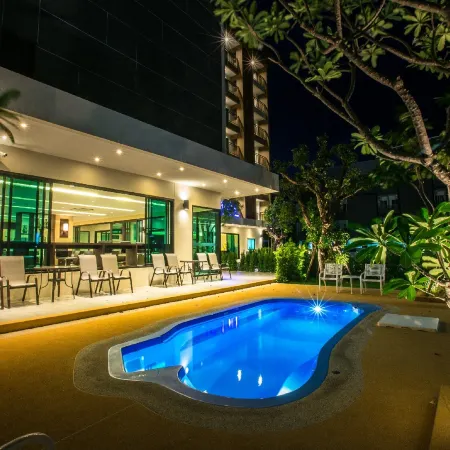 L Hotel