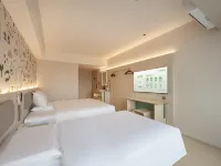Haiyou Hotel (Tianjin Cultural Center Subway Station Branch) Hotels near Hexi