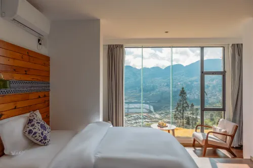 Yuanyang Huaweiwo No.2 Inn (Duoyishu Terraced Field Sunrise Inn)