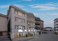 Jingde Town Fanxi Inn (Taohuichuan Cultural and Creative Street Store) - con vista montagne