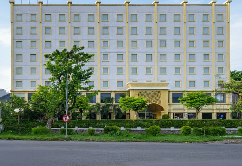 KHAS Surabaya Hotel - Hizvo
