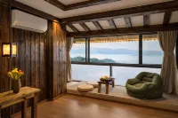 Muyu Guanshan Homestay (Jingmai Mountain Ancient Tea Forest Bajiaota Manghong Tea Ancestor Tree)