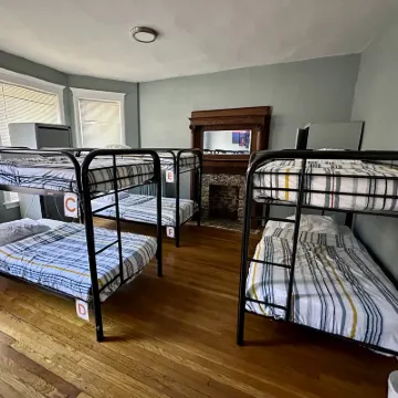 ريجلي هوستل Hotels near قاعة أراغون