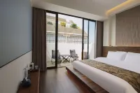 Floral Hotel · Pure and Hidden Hotel - جاكوزي