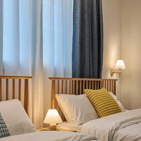 Banwoldang Stn 3min, Dining Table for 6, Hotel bedding, Luggage Storage, Rooftop View #Dongseongro