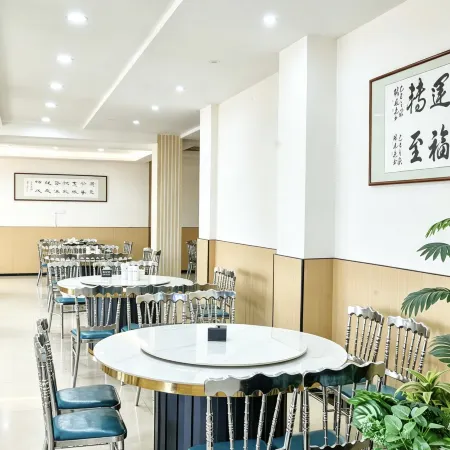 Weihui New World Grand Hotel (Zhenguo Pagoda)