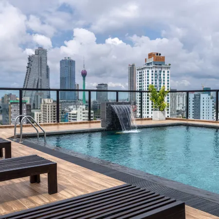 Pendennis Fern - Luxury 4 Bedroom Colpetty Home: Roof Jacuzzi Pool