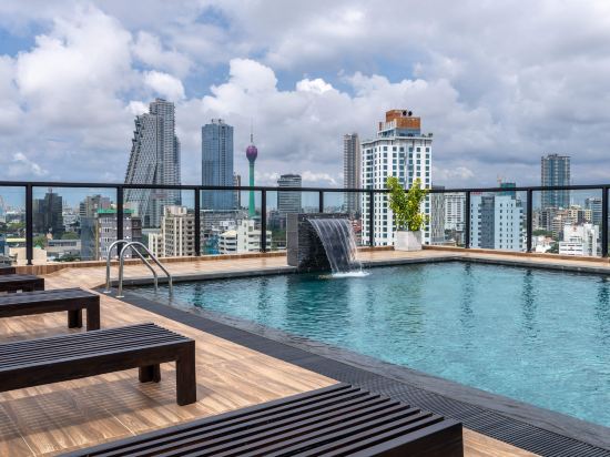 Pendennis Fern - Luxury 4 Bedroom Colpetty Home: Roof Jacuzzi Pool