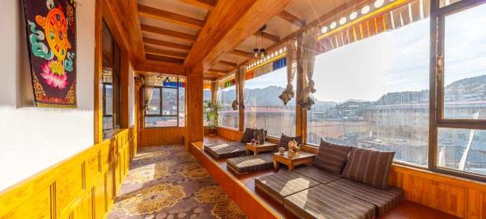 Langmulingka Lodge · Highland Serenity Cloudview Family Homestay (Langmusi) Hotel di Luqu