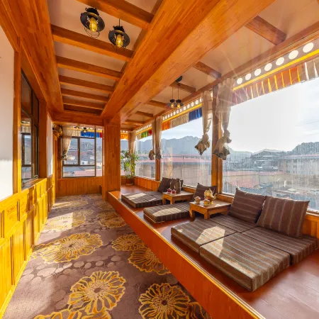 Langmulingka Lodge · Highland Serenity Cloudview Family Homestay (Langmusi)