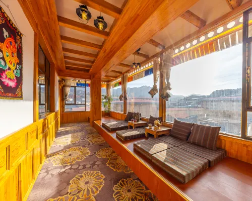 Langmulingka Lodge · Highland Serenity Cloudview Family Homestay (Langmusi) Hotel a Luqu