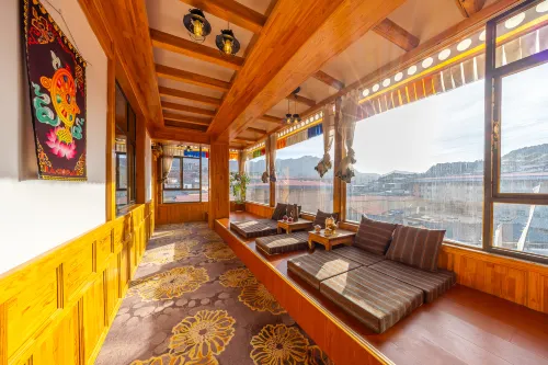 Langmulingka Lodge · Highland Serenity Cloudview Family Homestay (Langmusi)