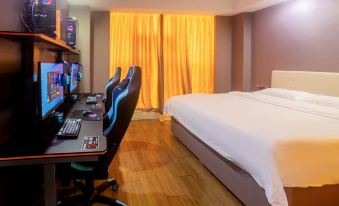 Leishen E-Sports Hotel · Ji'an Railway Station