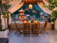 surrounded by mountains riverside villa Hotels in Zhenyuan County