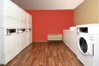Motel 6 Suites Chicago Lisle IL - Parking