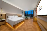 Grand Rezen Hotel Zhaosu  (Tianma International Tourism Cultural Plaza Jiefang Street) - parking