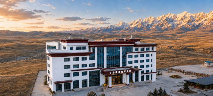 Pranphuntsok Kangsang Oxygen Hotel โรงแรมในผู่หลาน