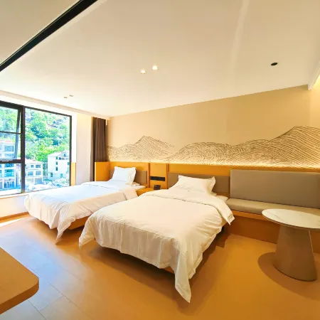 Heishui Four Seasons Holiday Hotel