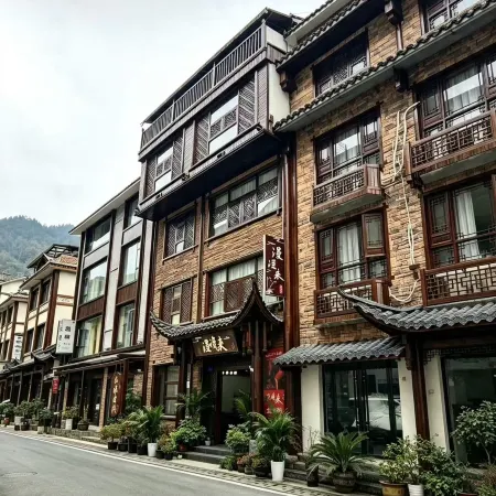Manmanlai Inn (Zhangjiajie National Forest Park Wulingyuan Sign Store)