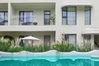 Qiantang Houyuan Hotel (Luoyang Luoyi Ancient City Lijingmen Cross Street) - Pools