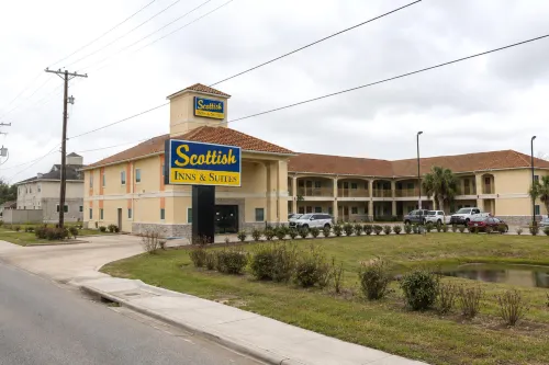 Scottish Inns & Suites Bay City, TX - Pysäköinti
