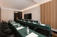 Meiduo Hotel (Shanghai Road, Hanjiang Normal University Branch) - parking