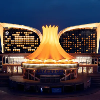 Nanning International Convention and Exhibition Center Hotels near Qingxiu Mountain