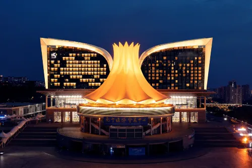 Nanning International Convention and Exhibition Center - vue sur la montagne