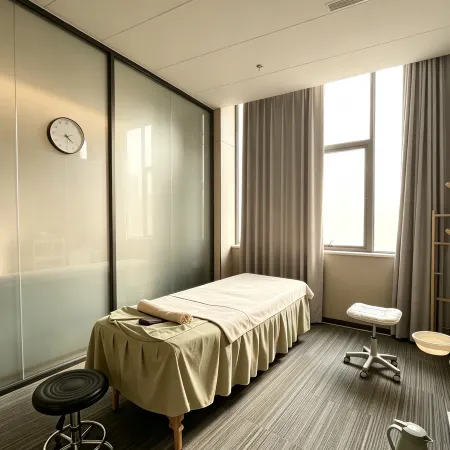 Yubai Hotel (Chengdu Chunxi Road Tianfu square)