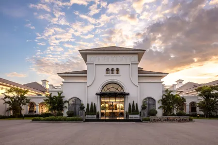 Vinpearl Cua Sot Resort, Affiliated by Meliá Отели в г. Хатинь