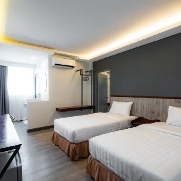 Luck Thai Hotel Отели рядом с достопримечательностью «Ворота Тхапе»