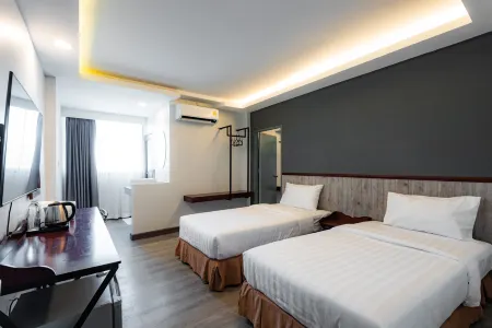 Luck Thai Hotel Отели рядом с достопримечательностью «Wat Ket Karam Museum»