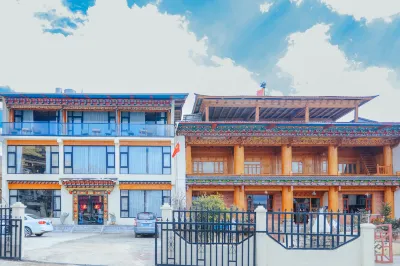 Shangri-La Xiangbai Tibetan Art Academy Hotels in Songzanlin Temple Scenic Area
