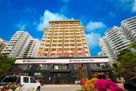 Wuzhishan Central Hotel Отели рядом с достопримечательностью «Taipingshan Pubu»