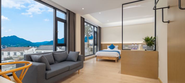 Floral Hotel · Jiuhuashan Liuyunzhu Hotel (Jiuhua Mountain Store) Hotels in Qingyang County