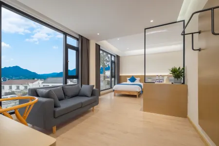 Floral Hotel · Jiuhuashan Liuyunzhu Hotel (Jiuhua Mountain Store) Отели рядом с достопримечательностью «Zhiyuan Chenxi»