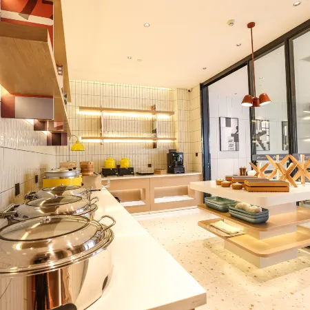 Homeinn Selected Hotel (Baicheng Railway Station Pedestrian Street)