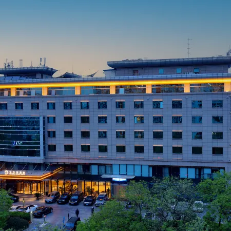Beijing Oriental Mao Hotel (NanluoguLane Beixinqiao Subway Station) Отели рядом с достопримечательностью «Станция Andingmen»