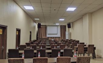 Yajing Holiday Hotel (Zunyi Haier Avenue Dongxin Rainbow City)