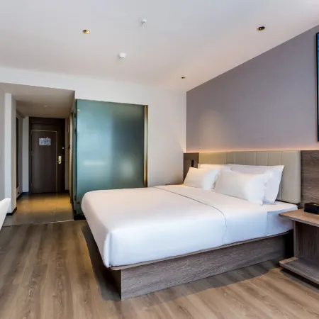 7 Days Premium Hotel