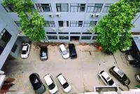 PiIton HOTEL - Parkplatz
