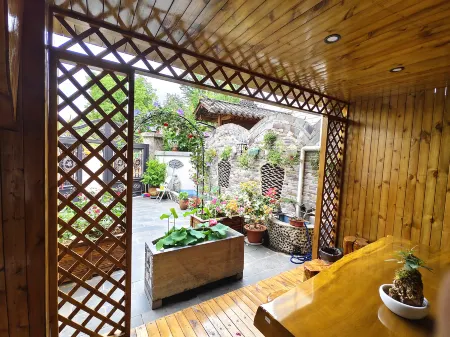 Peace Time Shiqu Homestay Отели рядом с достопримечательностью «Gymnasium (Hubin Road)»